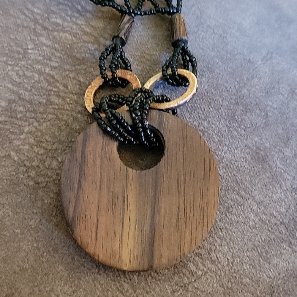 Vtg Round Wood Pendant Glass Seed Beaded Twisted Torsade Necklace - Picture 6 of 7